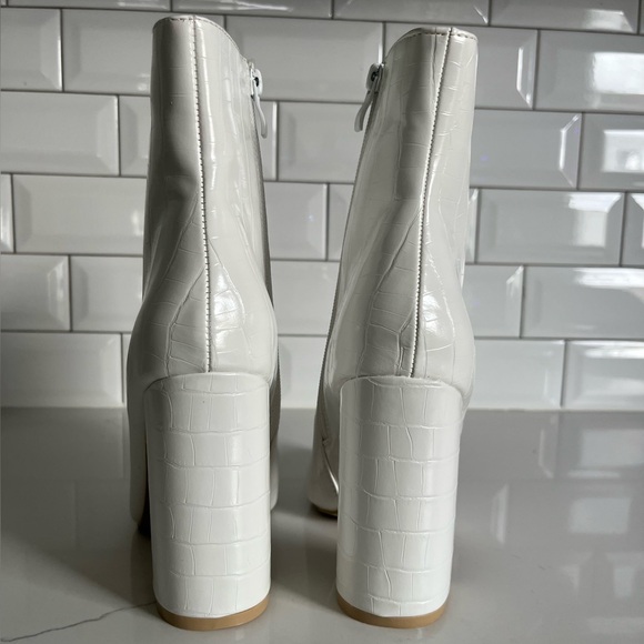 NIB PrettyLittleThing White Croc Embossed Heeled Ankle Boots 7.5 - Picture 2 of 5